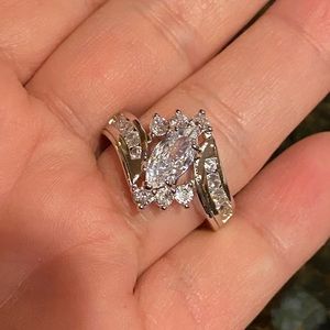 Gorgeous marquis bridal ring